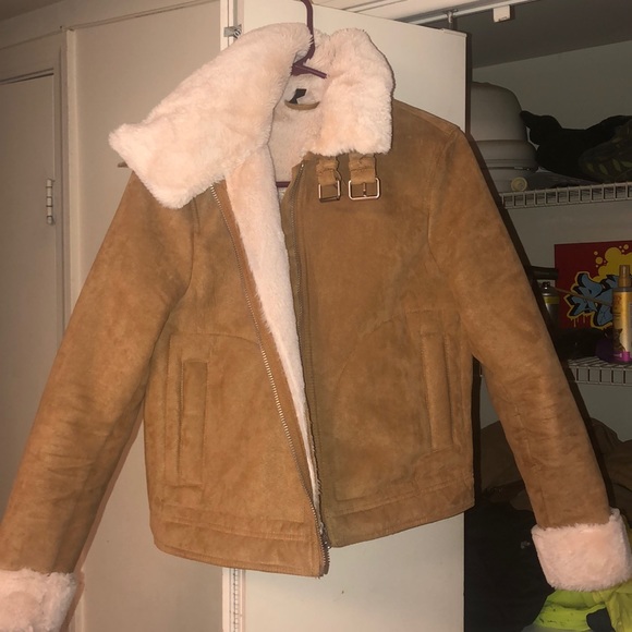 Cute 🧥 - Picture 1 of 3